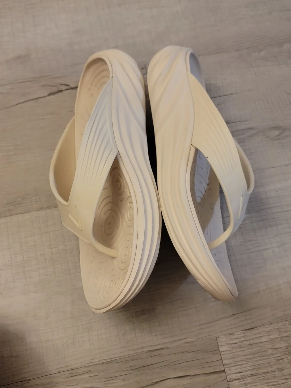 Vionic Men’s Cream Foam Comfort Flip Flops